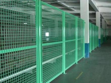 隔离栅也称车间隔离栅车间防护网工厂围栏,它是一种新型厂区防护产品
